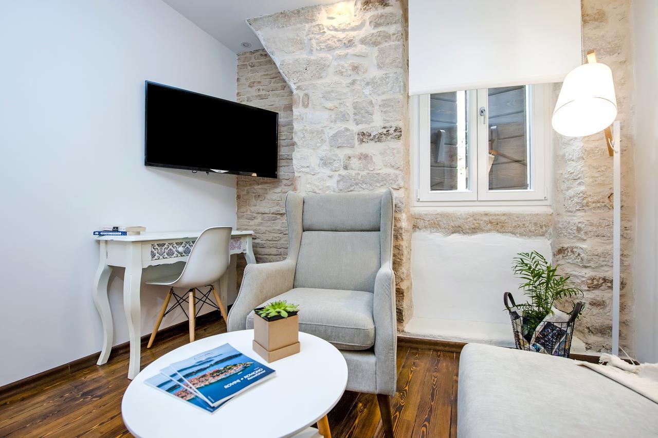 Luna Rooms And Studios Rovinj Buitenkant foto
